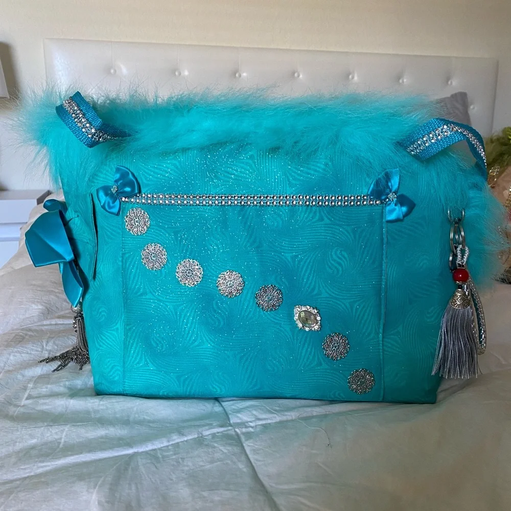 Pets carrier, cats/small dogs travel bag. Very unique hands made new